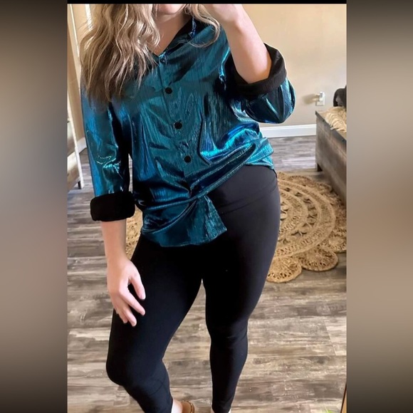 New Inventory 🔥Solid Color Button Front Shirt🔥 - Picture 6 of 6